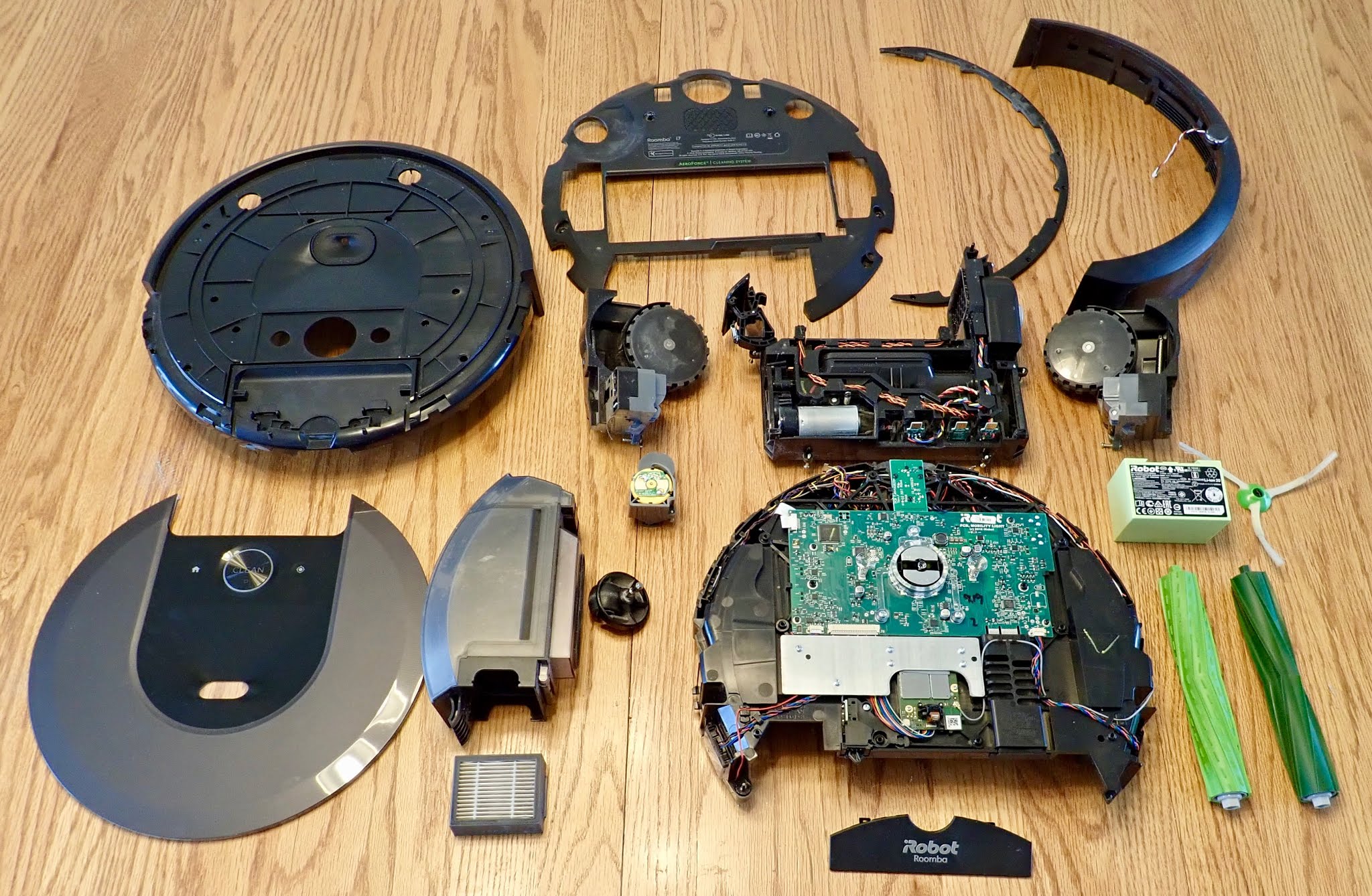 iRobot Roomba i7+ Robot Vacuum Review & TESTS w/ Clean Base vs i7